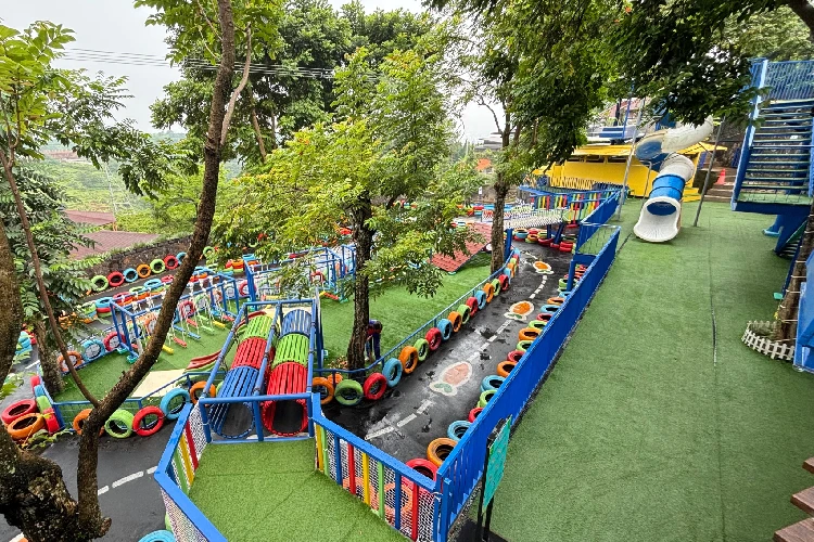 HomPim Yard
